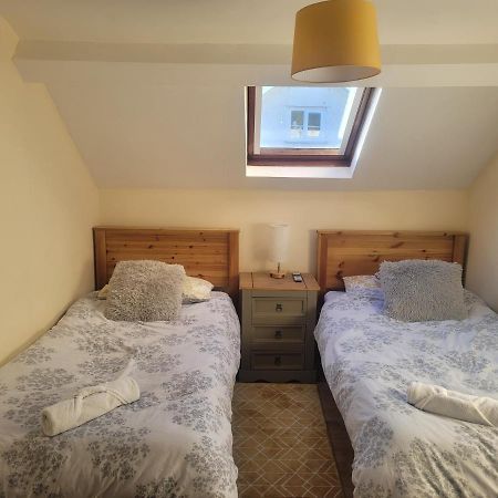 Large 5 Bed Town-Centre Home Close To The Beach, Sleeps 9 Абъристуит Екстериор снимка
