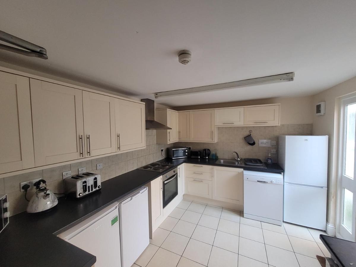 Large 5 Bed Town-Centre Home Close To The Beach, Sleeps 9 Абъристуит Екстериор снимка