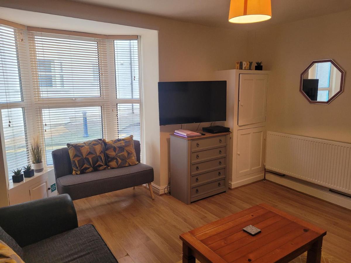 Large 5 Bed Town-Centre Home Close To The Beach, Sleeps 9 Абъристуит Екстериор снимка